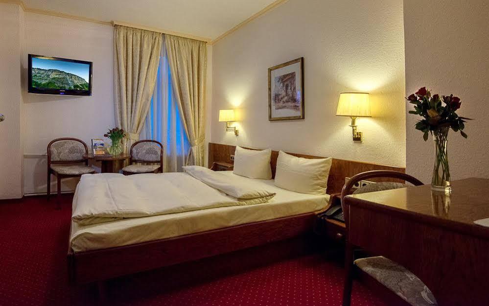 Hotel am Kochbrunnen Wiesbaden Exteriör bild