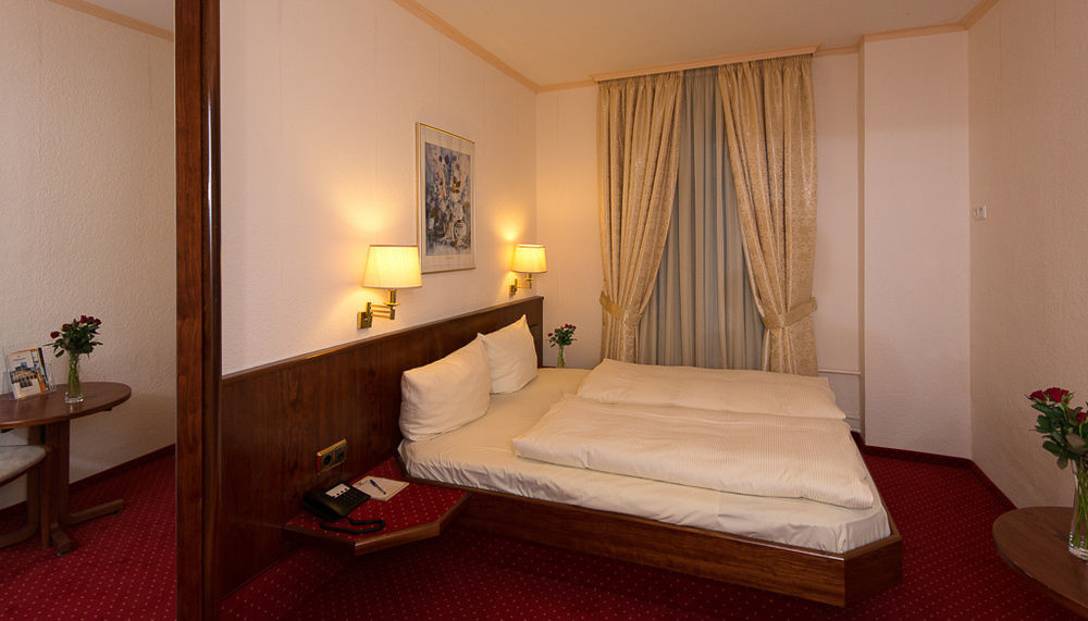 Hotel am Kochbrunnen Wiesbaden Exteriör bild